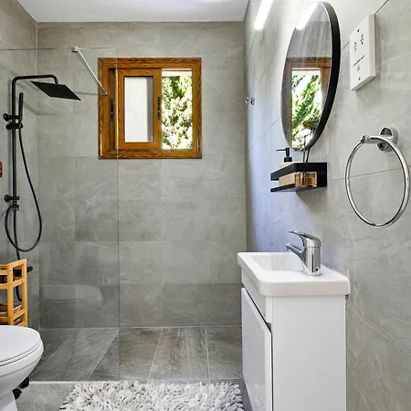 Erato Gardens Modern By Vichy Holidays Apartman