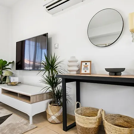 Erato Gardens Modern By Vichy Holidays Apartman *