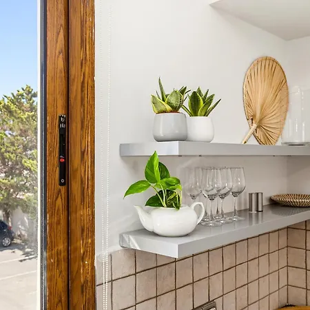 Erato Gardens Modern By Vichy Holidays Apartman