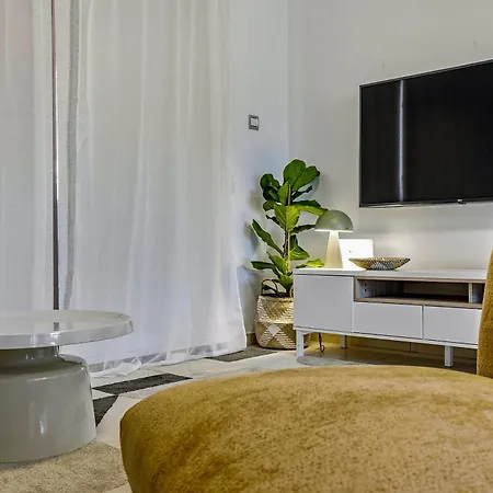 Erato Gardens Modern By Vichy Holidays شقة *